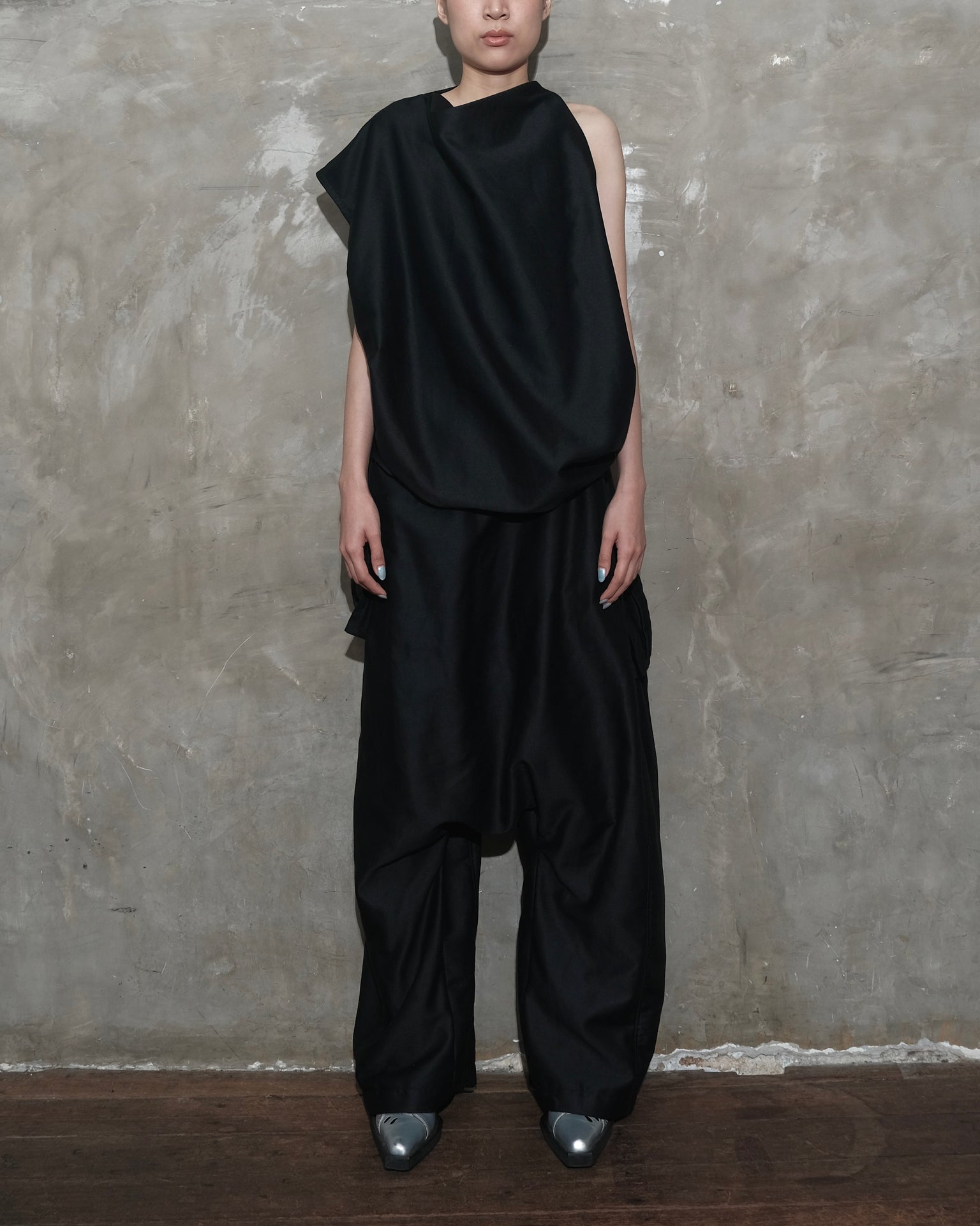 Duality Jumper in Black - BEV C multi label store