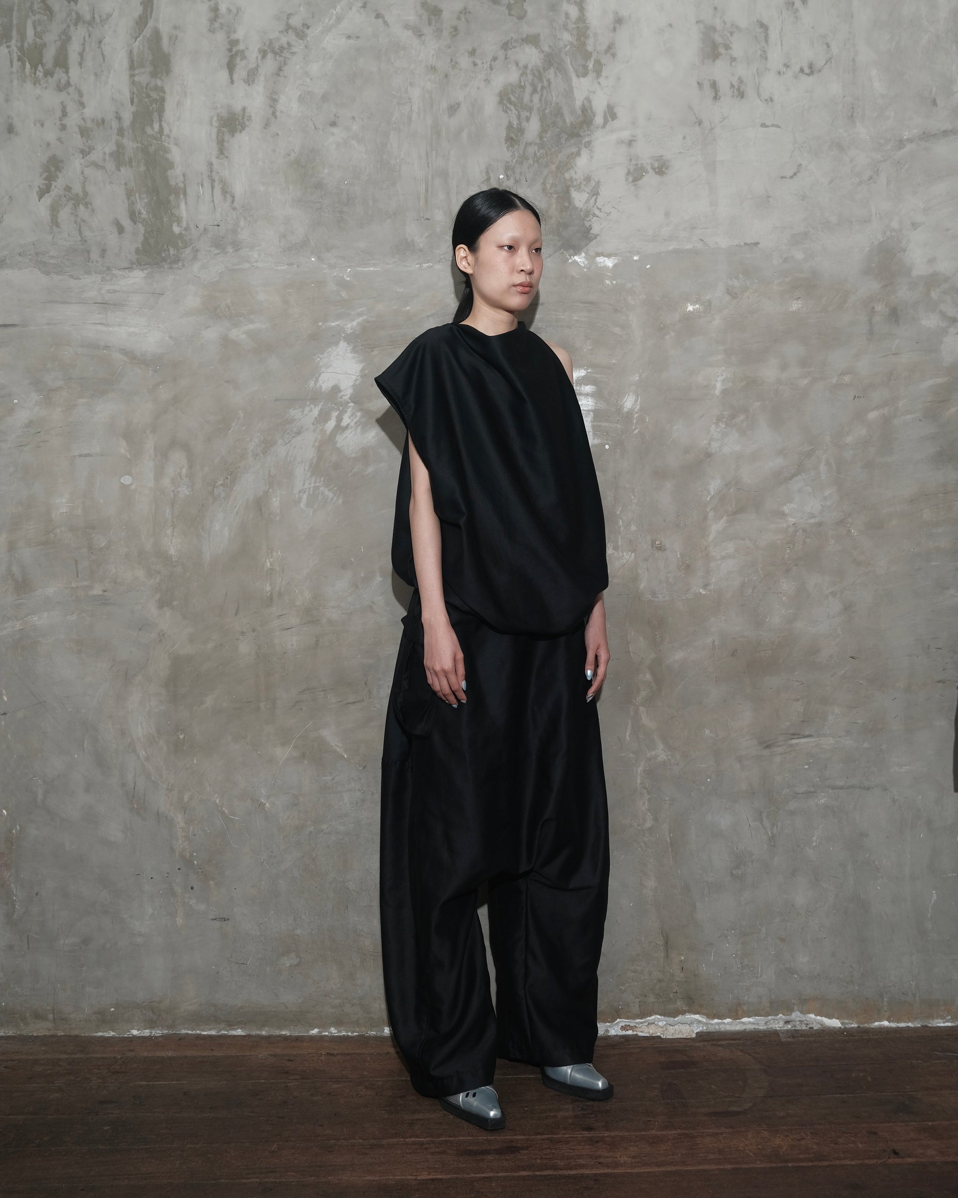 Duality Jumper in Black - BEV C multi label store