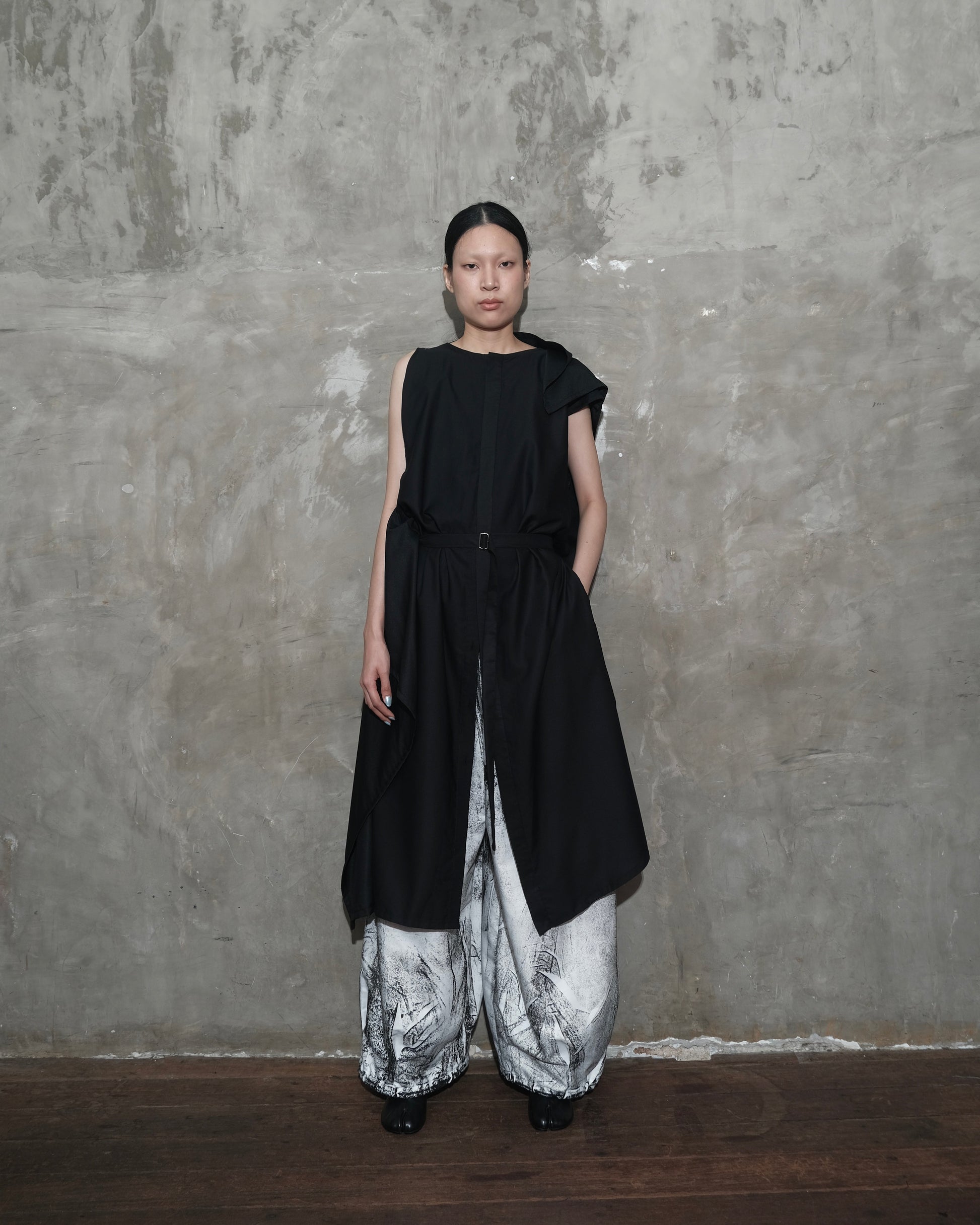 Kelawar Draped in Black