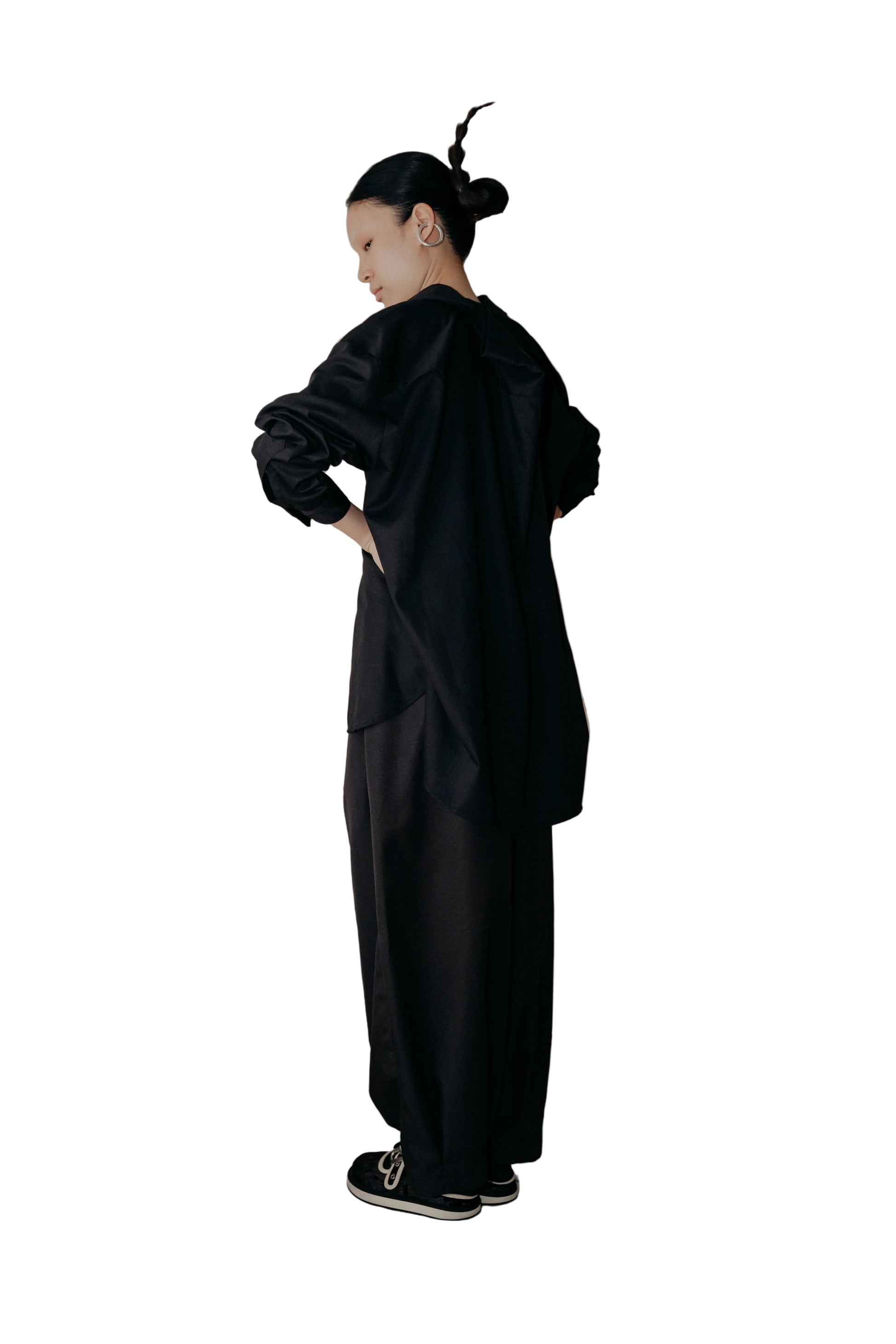 Magnolia Giant Collar Shirt in Black - BEV C multi label store
