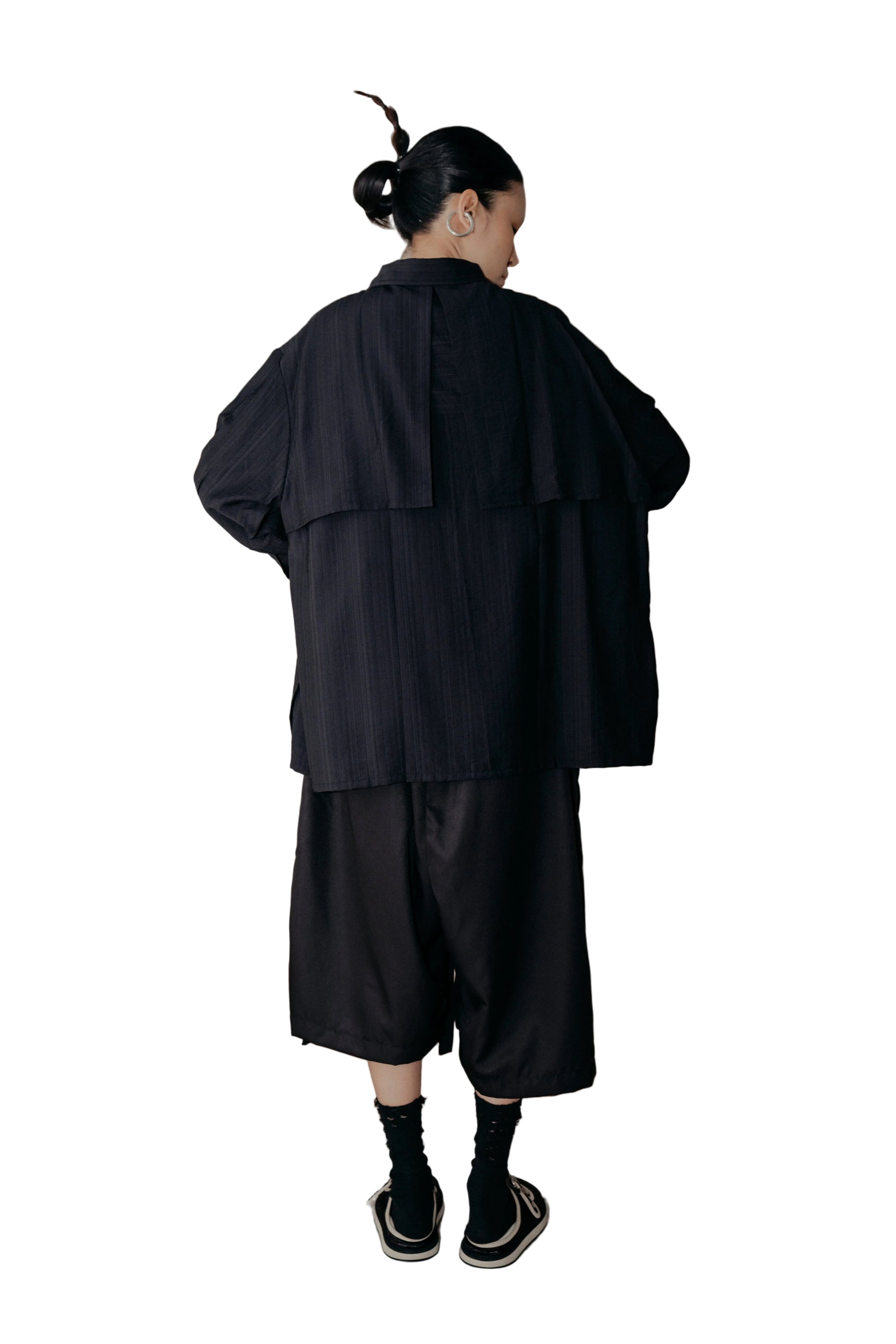 Everyday Shirt in Black - BEV C multi label store