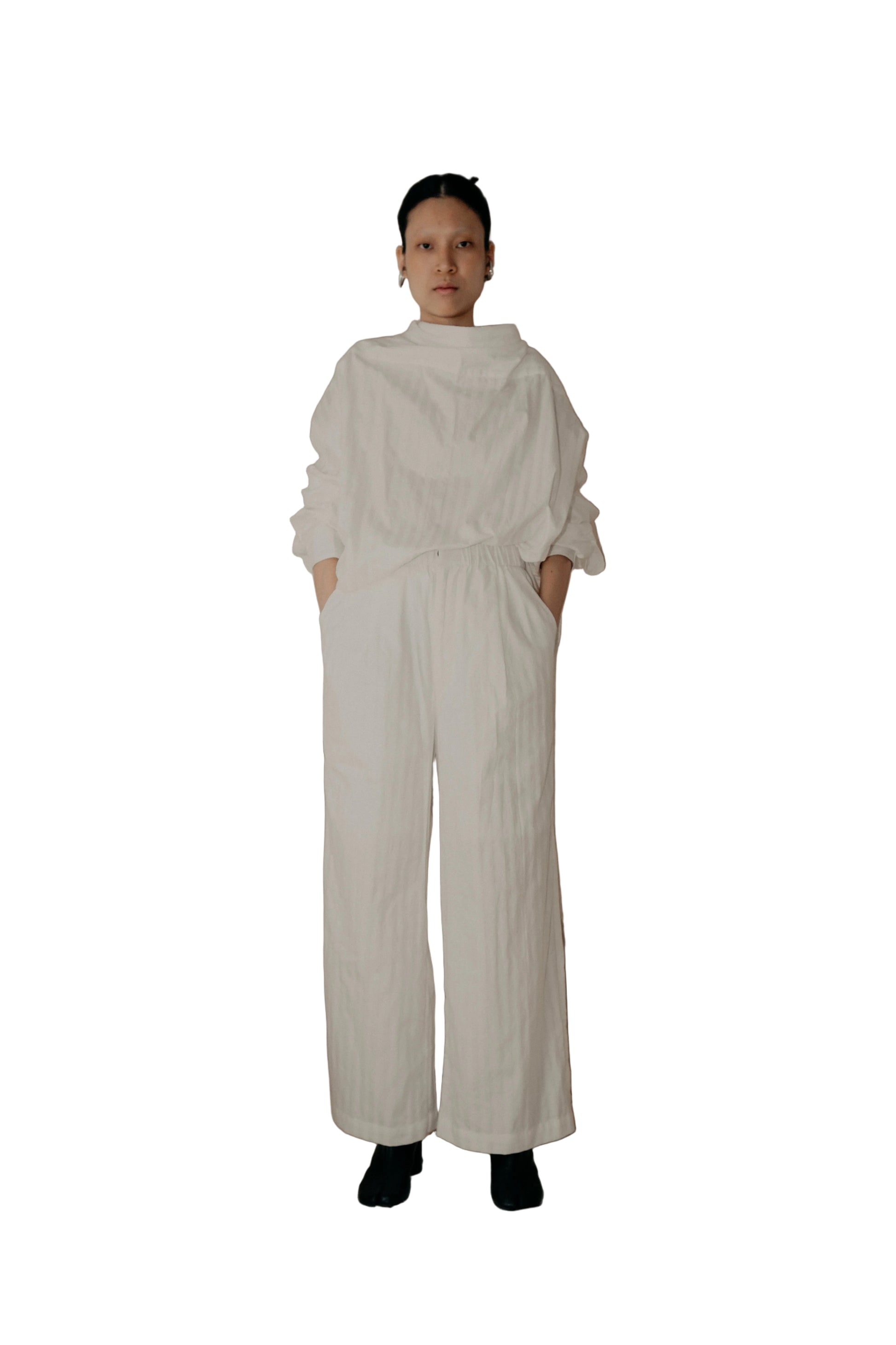 Magnolia Giant Collar Shirt in White Line - BEV C multi label store