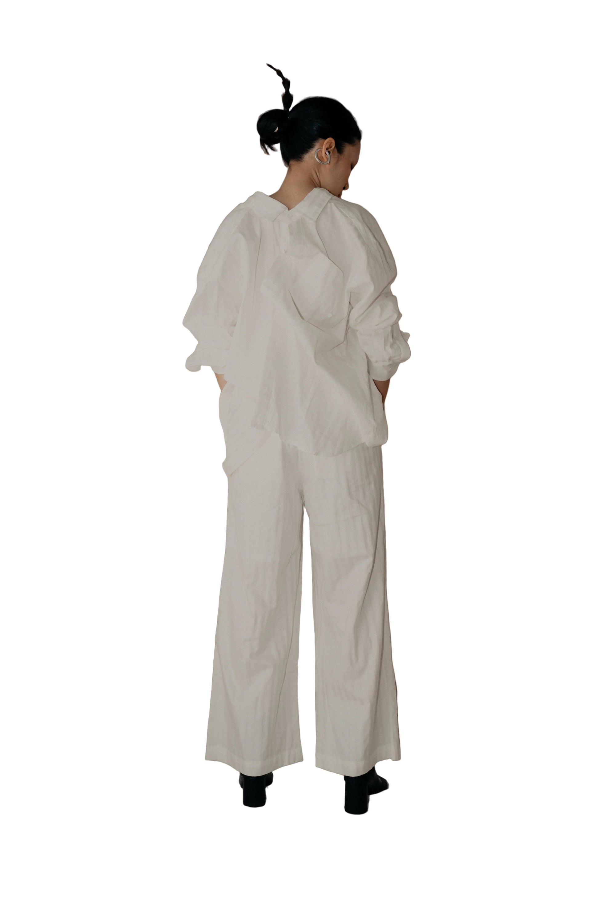 Magnolia Giant Collar Shirt in White Line - BEV C multi label store