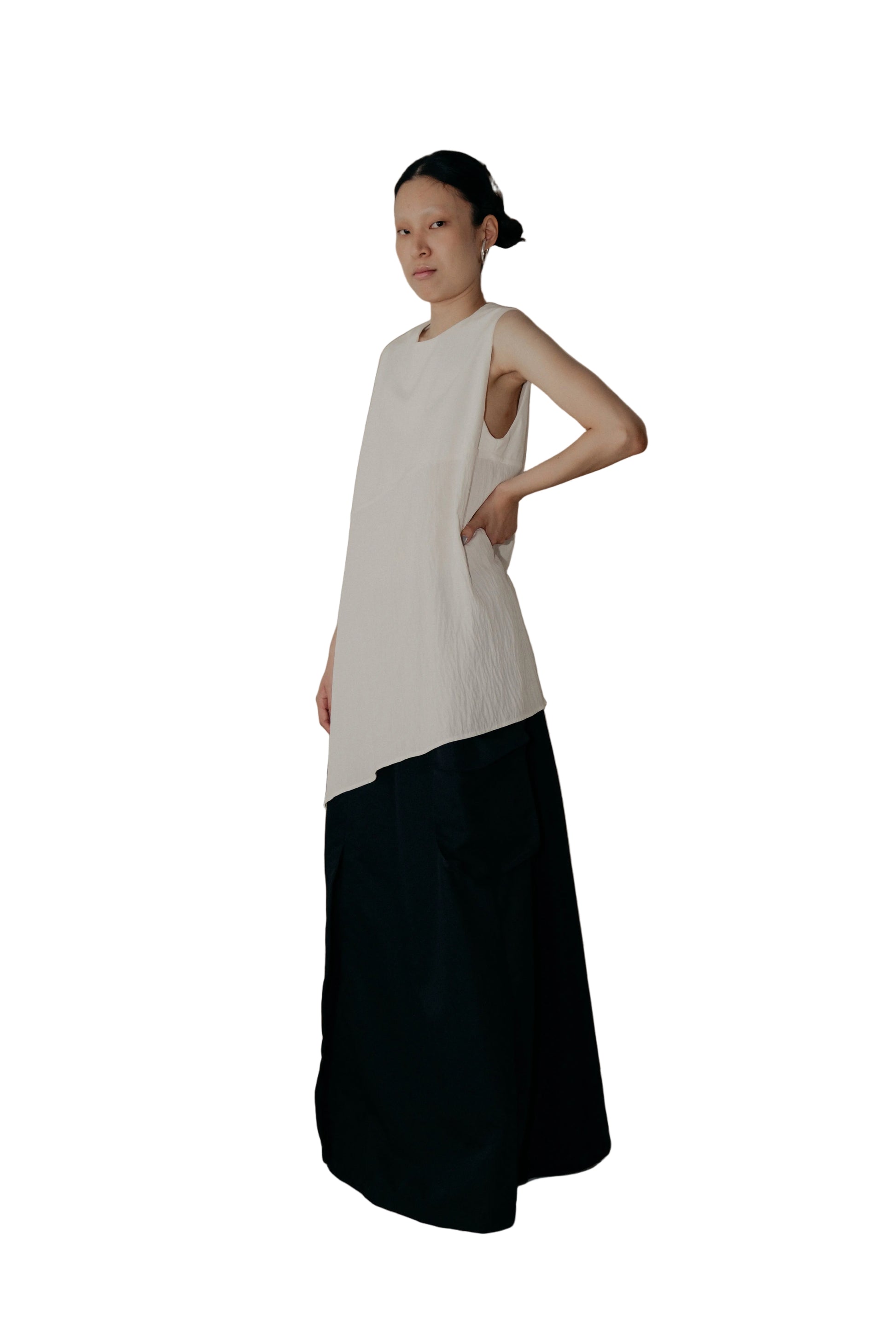 Two-Way Side Pocket Skirt in Black - BEV C multi label store
